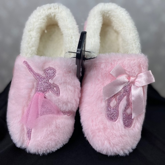 Slippers - Picture 1 of 4